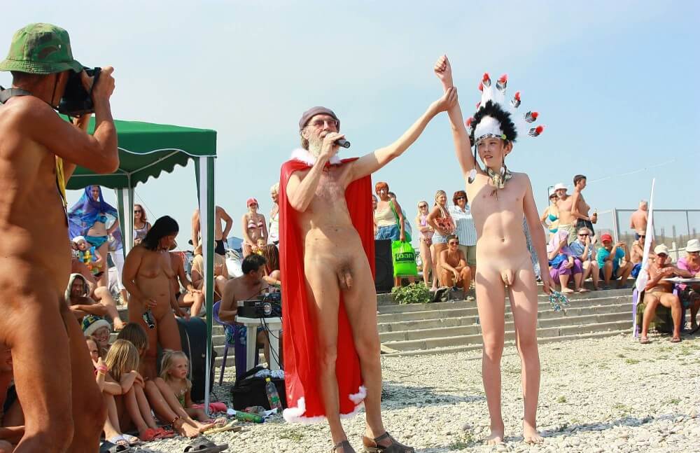 Native Headdress Dance pics - Nudism helps to overcome shyness and insecurities