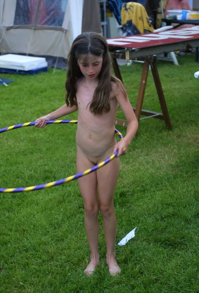Holland Grass Hula Hoops pics - Nudity is an expression of naturalness and sincerity