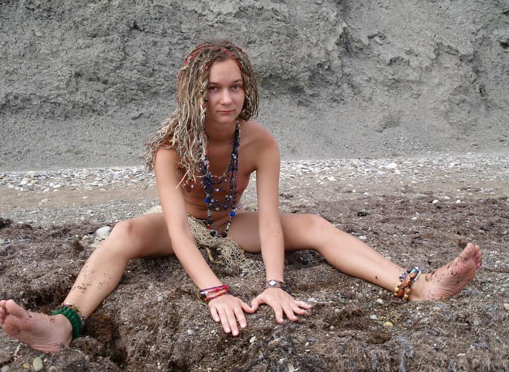 Naturists Rocky Stream Pixie Girls photos - Nudists value harmony and tranquility