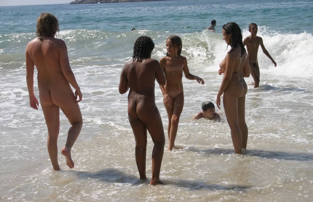 Brazils Water Refreshing pics - Nudists only allowed
