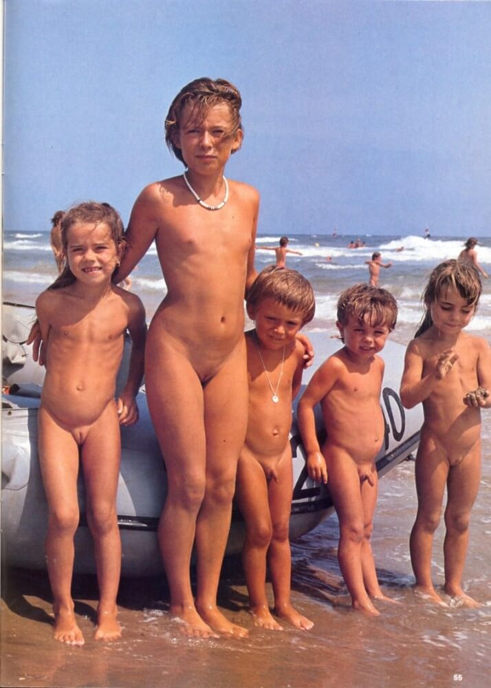 Jung und Frei Nr 2 - The practice of nudity within a community