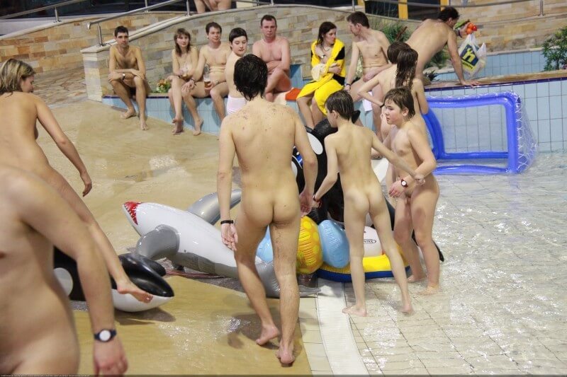 Pool day celebration Big gallery - Naturism enthusiasts choose the natural world