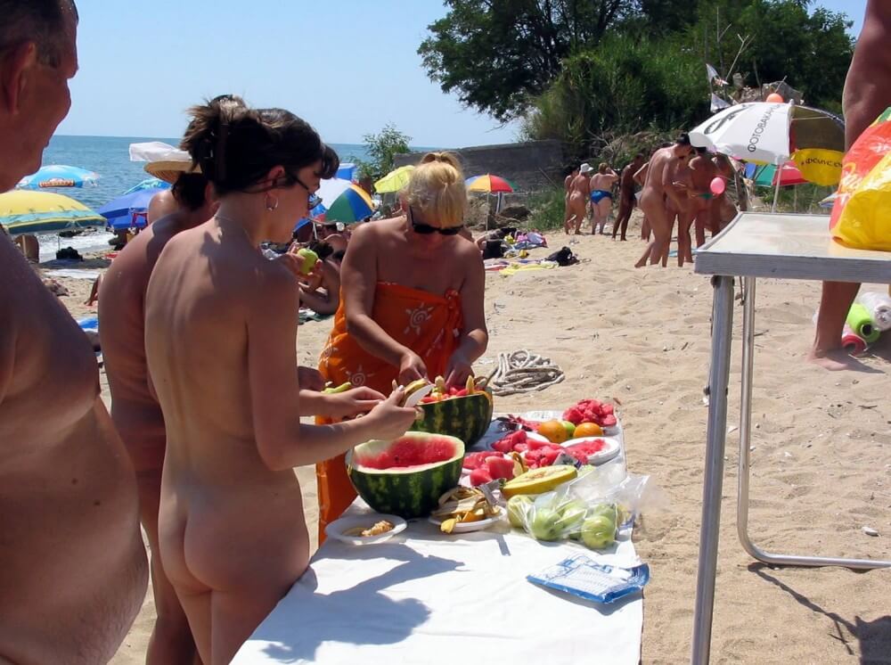 Bulgarian Nude Day Preps pics - Home naturism in all its glory