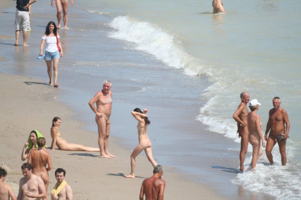 Costinesti Beach Groups pics - Nudism helps overcome prejudices and fears