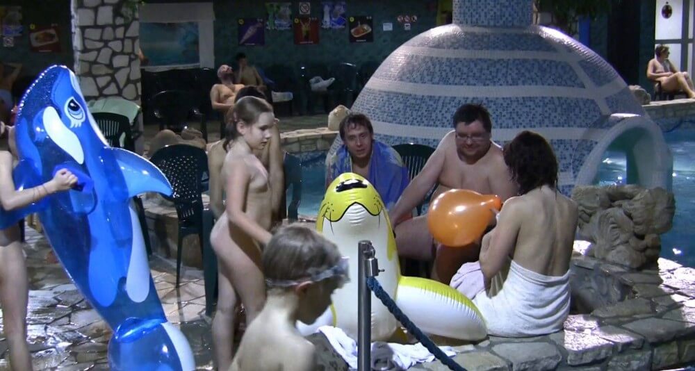 Grassy Outdoor Fitness Full HD - Nudism and naturism as a philosophy of life are deeply rooted in respect