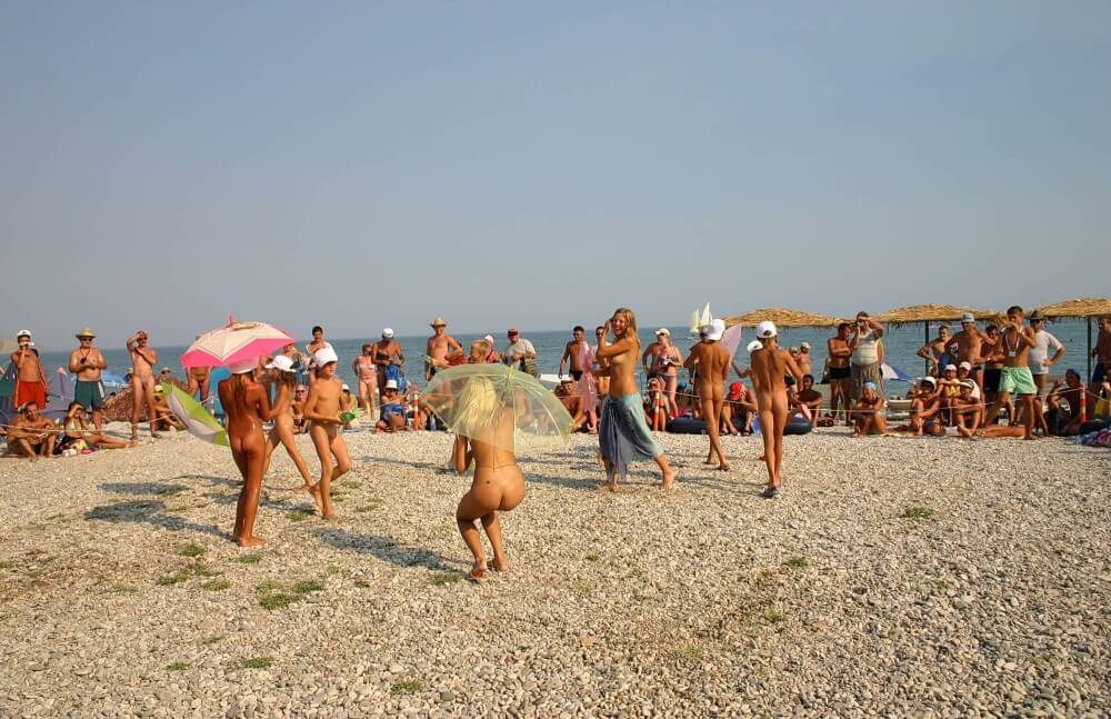 Ribbon and Umbrella Dance pics - What the concept of naturist recreation entails and its benefits