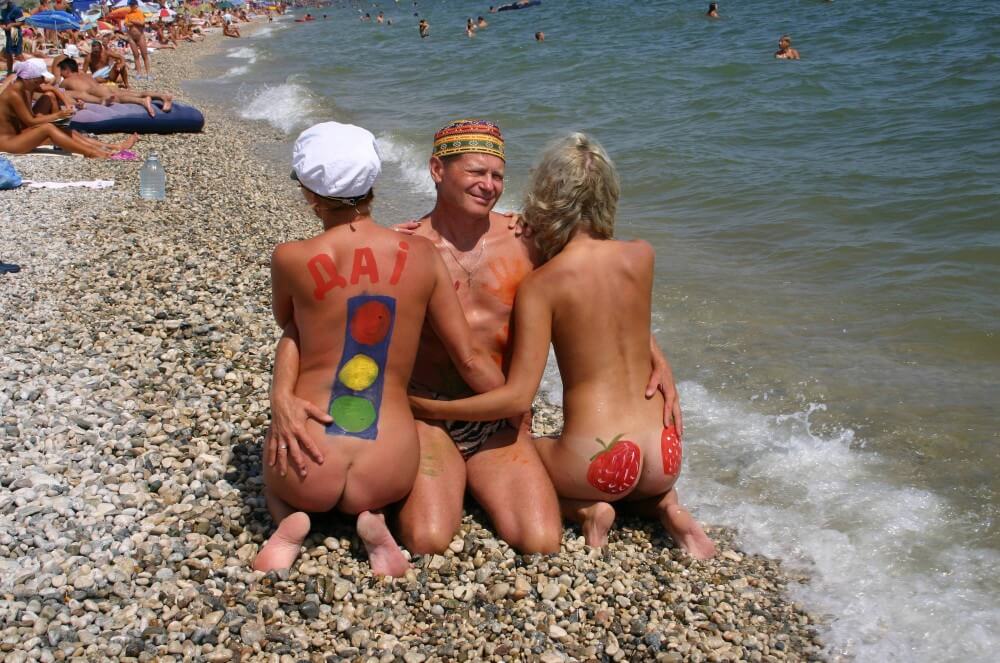 Bold Outdoor Nude Poses pics - Nudity helps one feel a sense of freedom and liberation