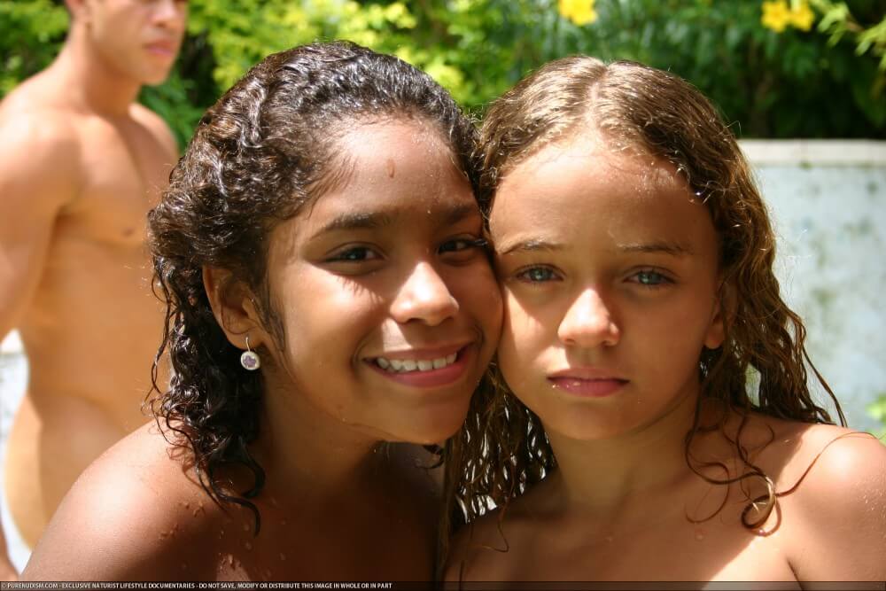 Tropical Naturism gallery - Ordinary people as naturists