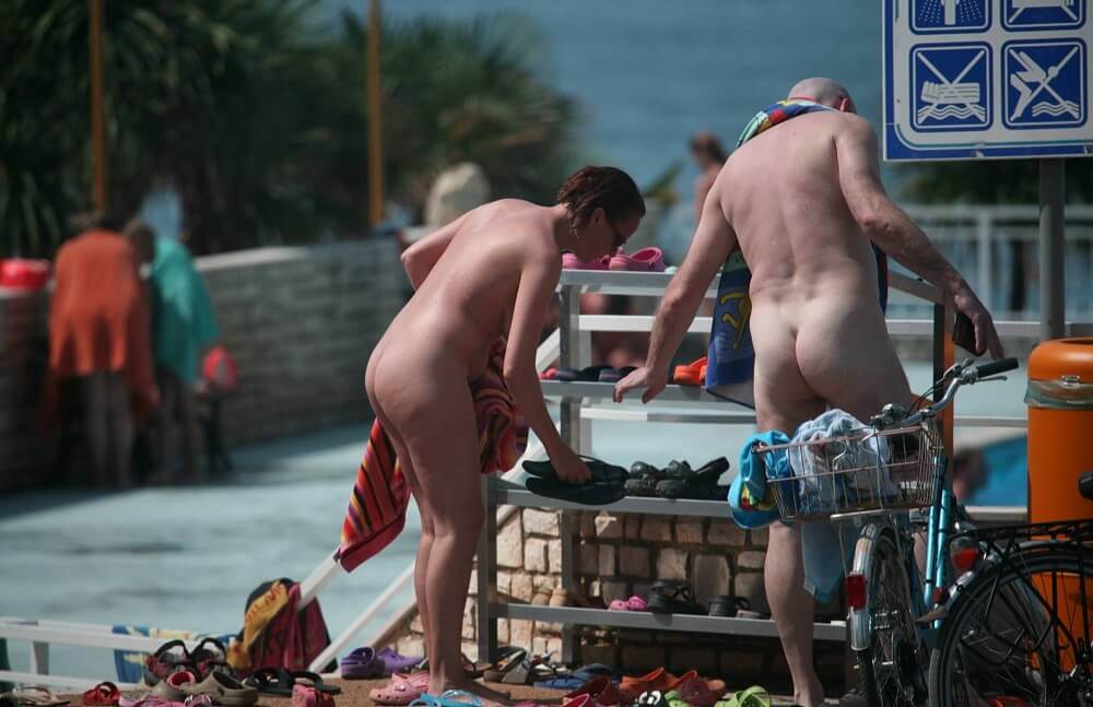 Pool Arrivals and Departures pics - Family naturism in European countries