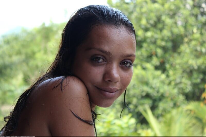 Tropical activities 1-25 gallery - Nudism helps overcome shyness and insecurities