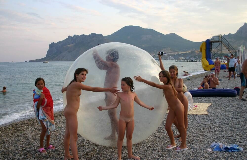Pics Walk on the Beach Balloon - Nothing kept the clothes on my body