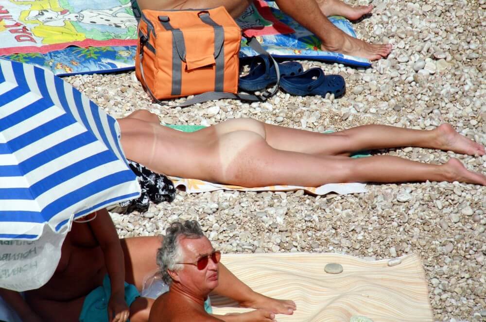 Naturists Beach Relaxation pics - We have nothing against nudism per se