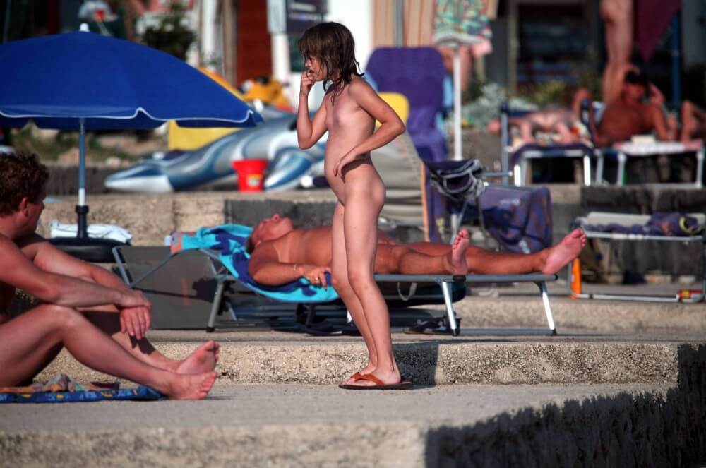 Girl Walk to Nudist Shower pics - The idea of being naked is good