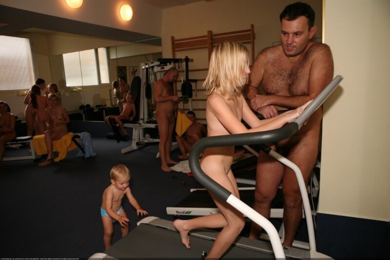 Record room naturists photos - There are many politicians among nudists