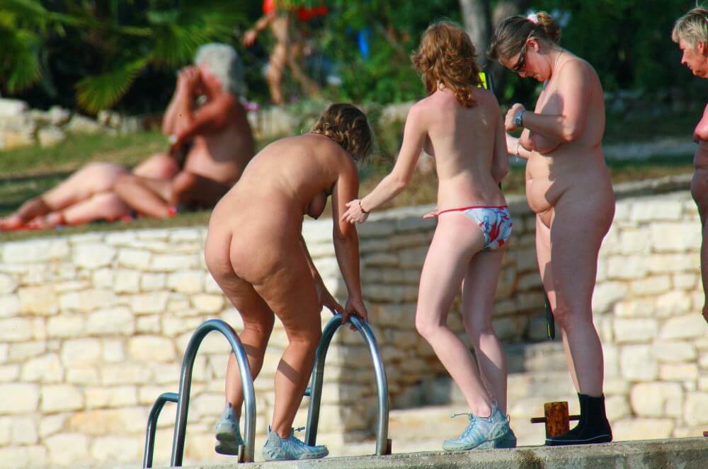 Ula FKK Exploration Family pics - People seek in nudism a way to overcome their insecurities