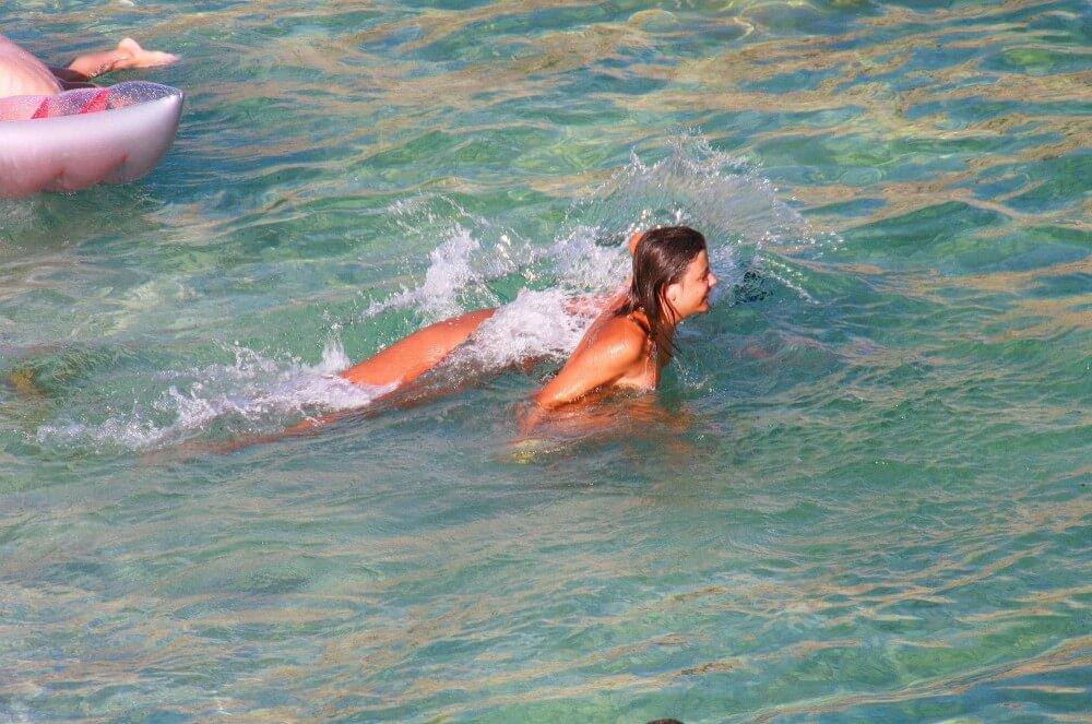 Ula FKK Teen Shore Run pics - Love for oneself and nature as the foundation of the naturist lifestyle