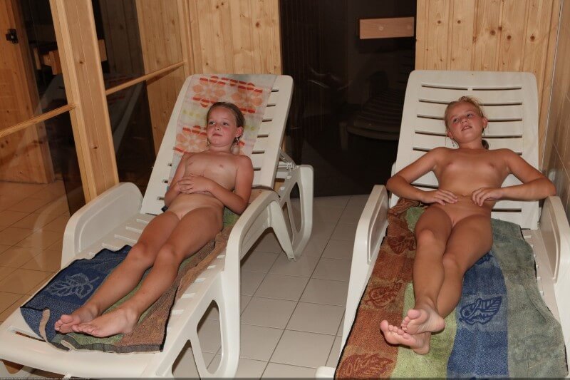 Record center relaxation photos - Nudism teaches us to appreciate the present moment
