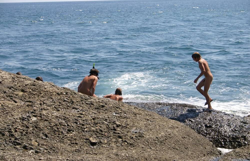Leaning Against Hit Rocks pics - Many beautiful people without clothes