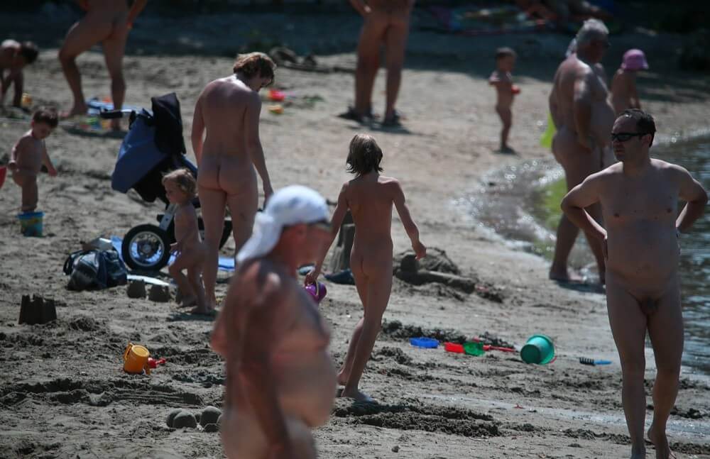 Jr Coastal Beach Paradise pics - Nudism promotes respect for the environment