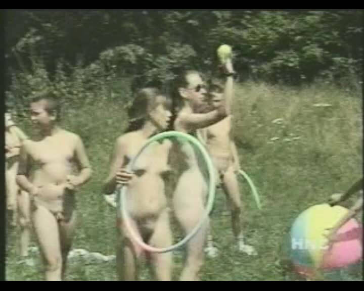 Helios Natura: Nudi Youth Weekend - Nudity helps you feel free
