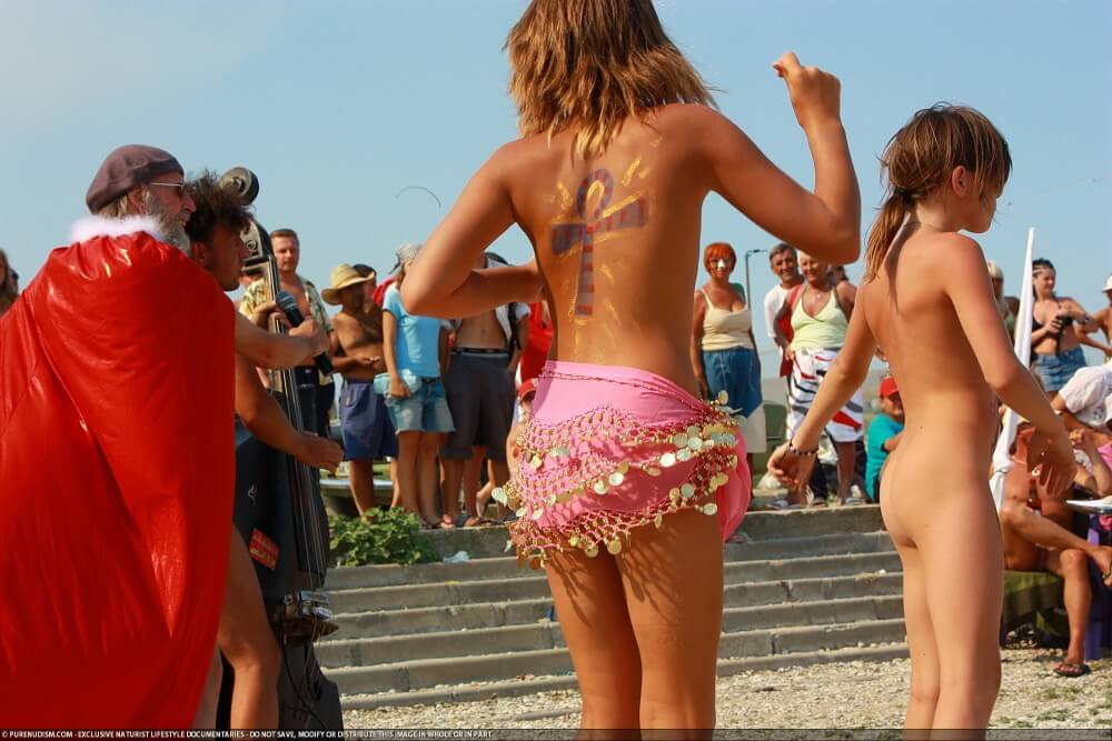 Colorful Carnival Dancing photos - The entire upper aristocracy practiced nudism