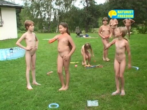 Naturist Freedom: Green Mountain - Nudists live together in nature and in groups